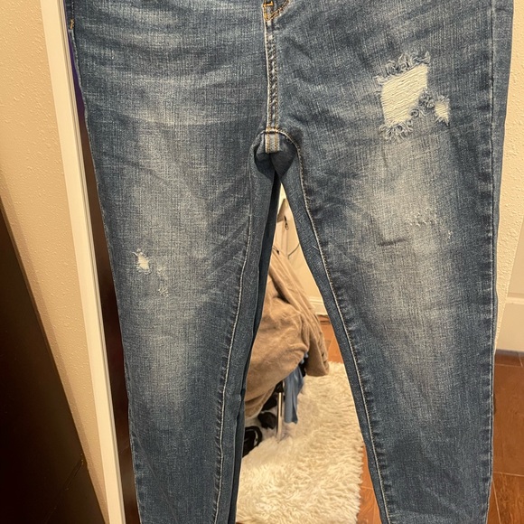 Judy Blue Skinny Fit Light Wash Distressed Jeans Size 7/28 - Picture 3 of 4